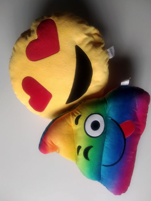 Almofadas Emojis como novas