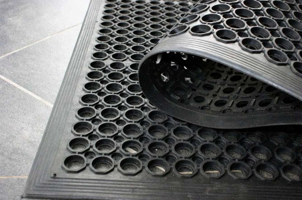 Wycieraczka ażurowa zewnętrzna z najazdem 90x150cm