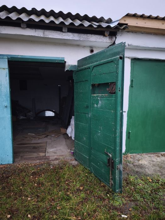 Продам гараж в Сарнах.