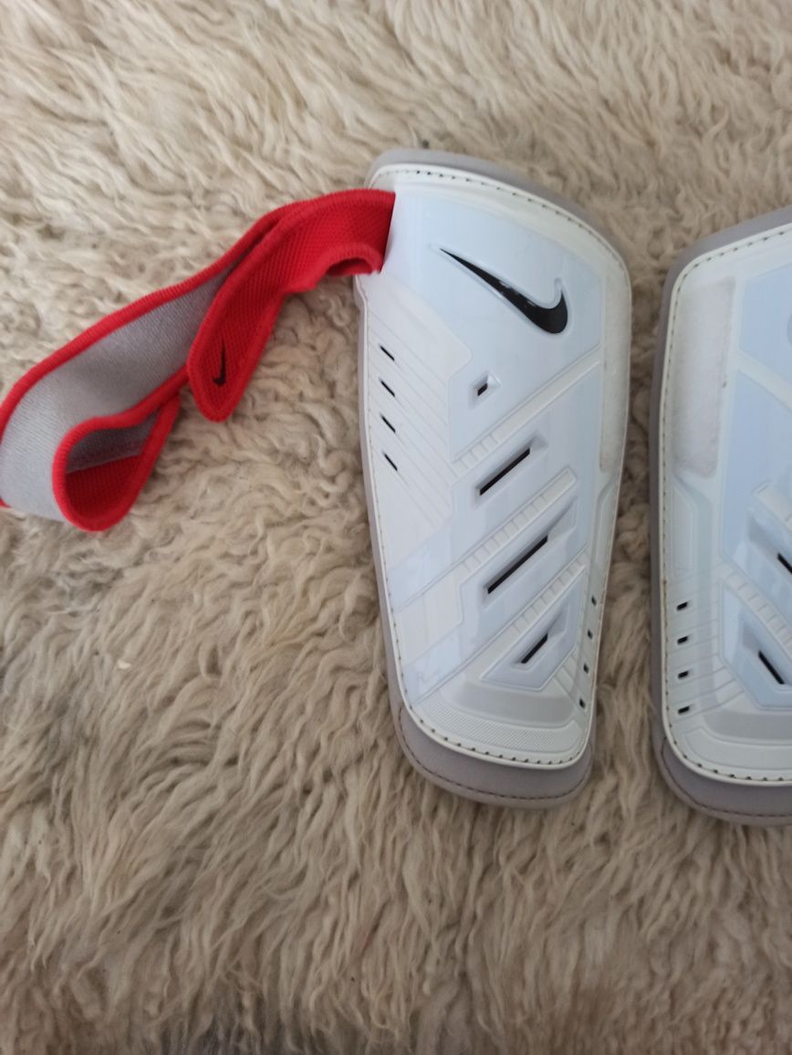 Ochraniacze piłkarskie nike rozmiar s