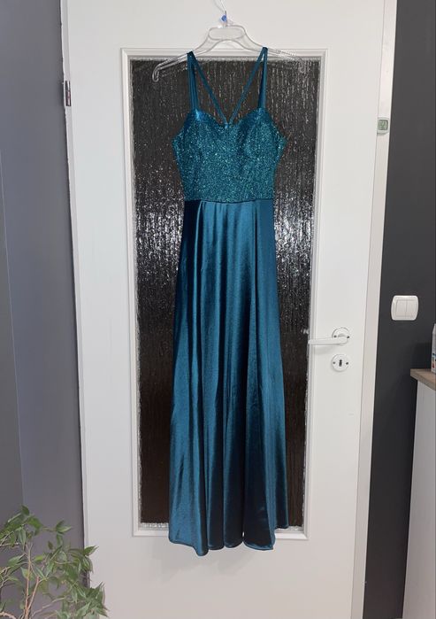 Dluga zielona sukienka wieczorowa