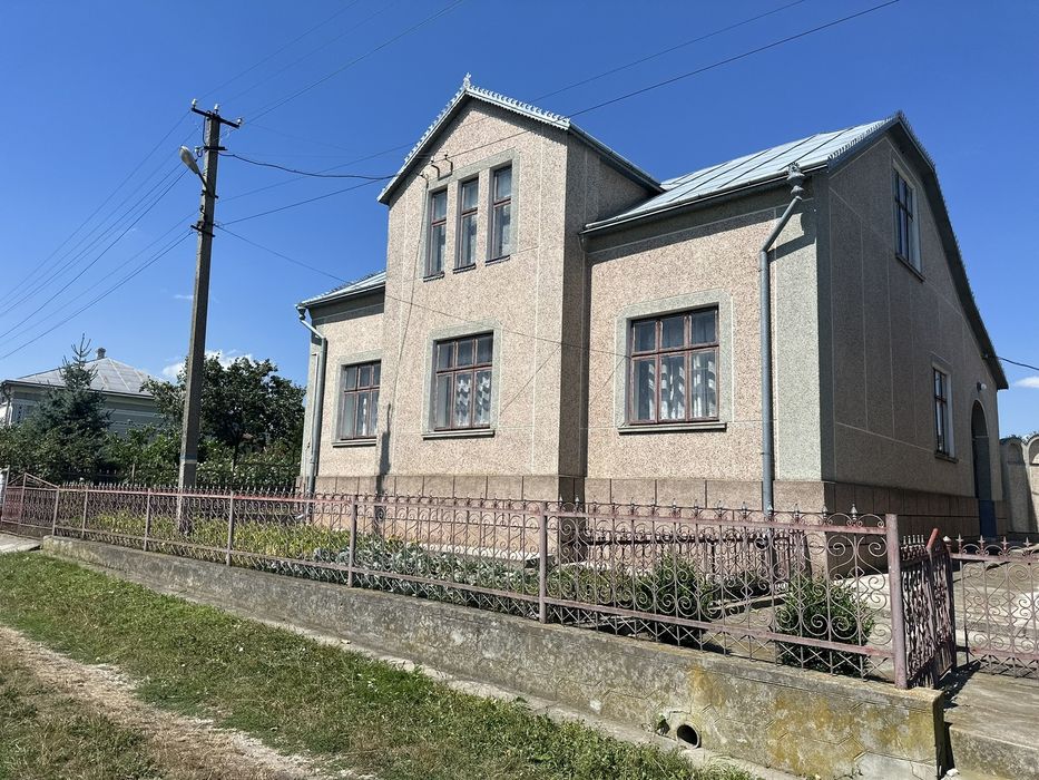 Продається будинок в пригороді м.Підволочиськ.