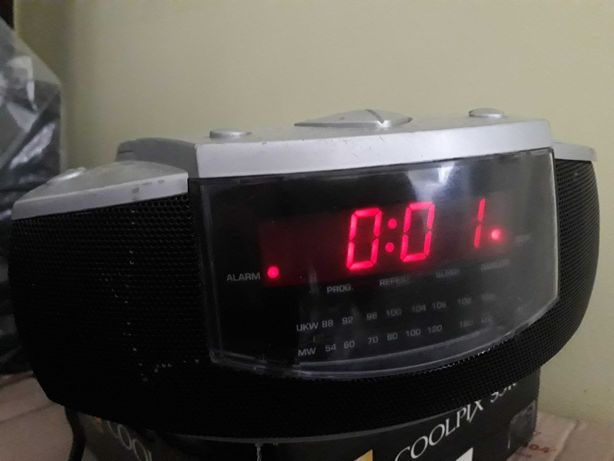 Fm радио приемник с часами Red star cd 1000