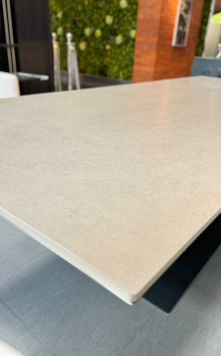 Ekskluzywny stół z ekspozycji —  podstawa V, dąb czekolada, spiek