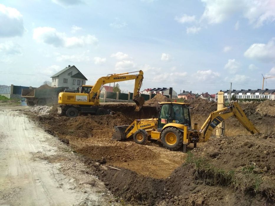 Послуги повноповоротного кубового екскаватора Komatsu земляні роботи