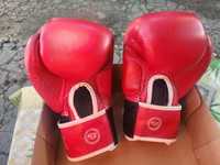 Перчатки боксёрские и шлем для единоборств