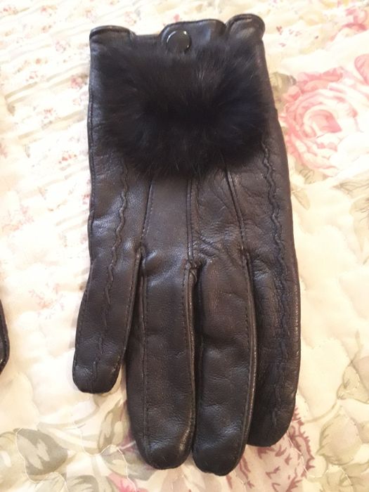 Luvas em pele genuina pretas e forradas para senhora  tamanho L