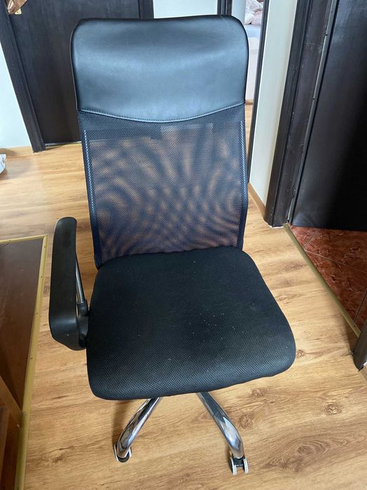 Fotel biurowy czarny z siateczką