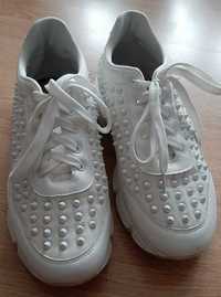 Białe sneakersy,buty sportowe,damskie z cwiekami, kolcami, rozmiar41
