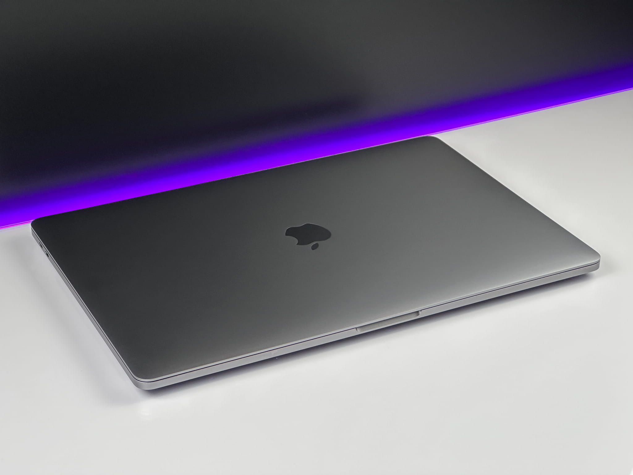 Laptop Apple MacBook Pro 15 A1990 | i7-8850H / Radeon / US /gwar 12msc