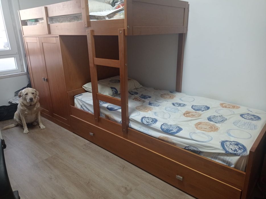 Beliche com 3 camas e roupeiro  incluido