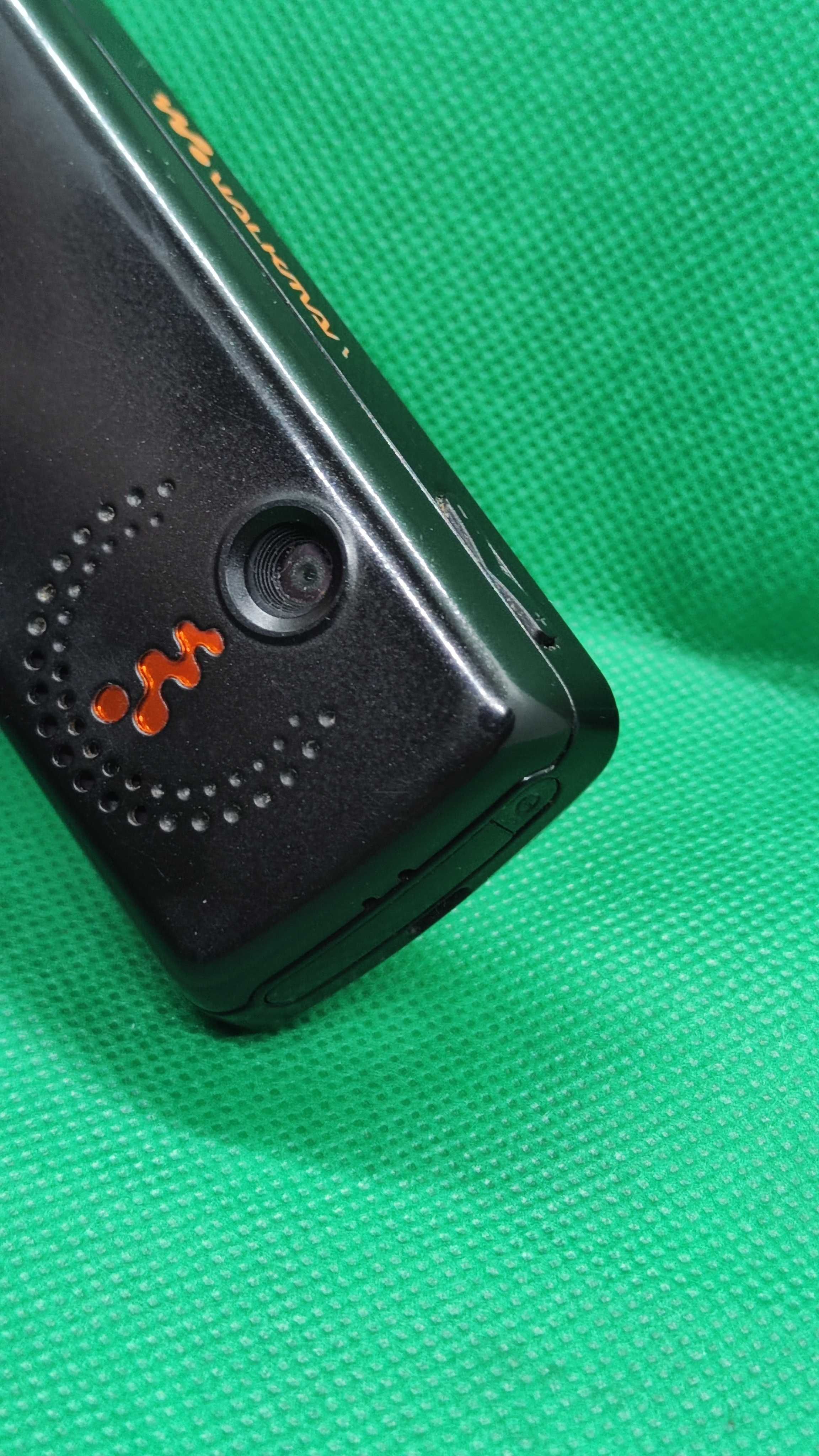Dobry Telefon komórkowy Sony Ericsson w200i Walkman Handy z ładowarką
