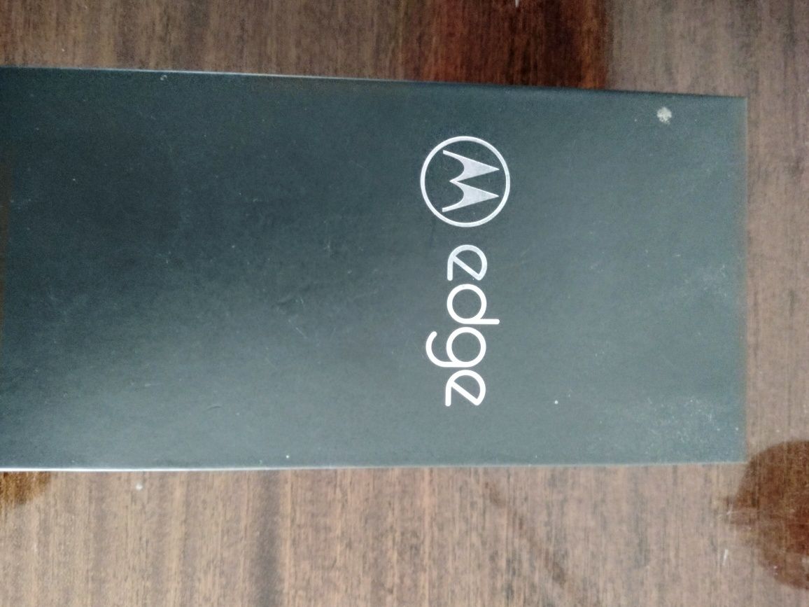 Motorola Edge z zaokrąglonym ekranem
