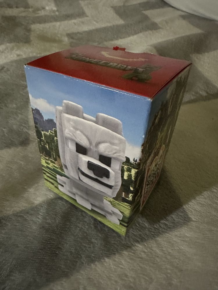 іграшка колаборації Minecraft & Mcdonalds вовк