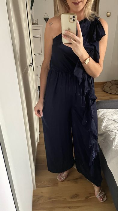 Elegancki kombinezon szerokie nogawki na jedno ramie z falbaną S 36