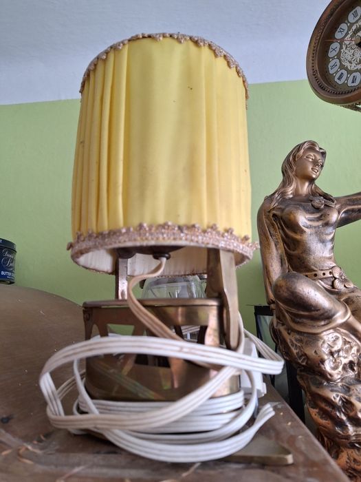 Stara lampka z źelazka z abażurem