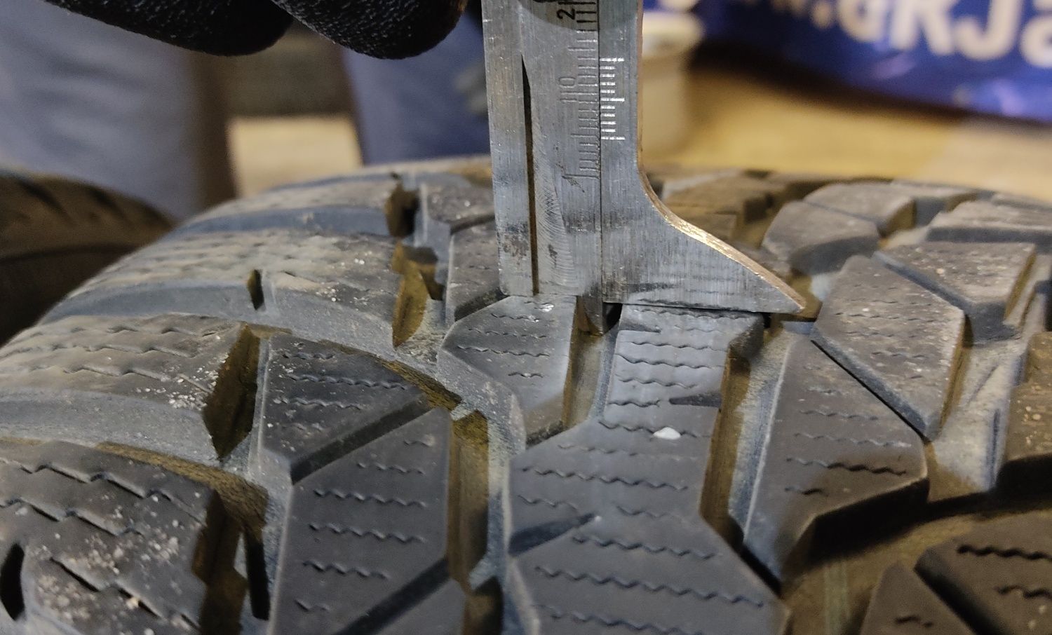 Cztery opony zimowe Nokian WR D4 215/60R16