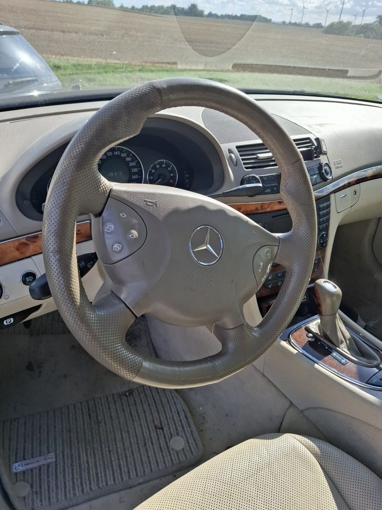 Mercedes w211 E500 5.0 V8 jasny środek