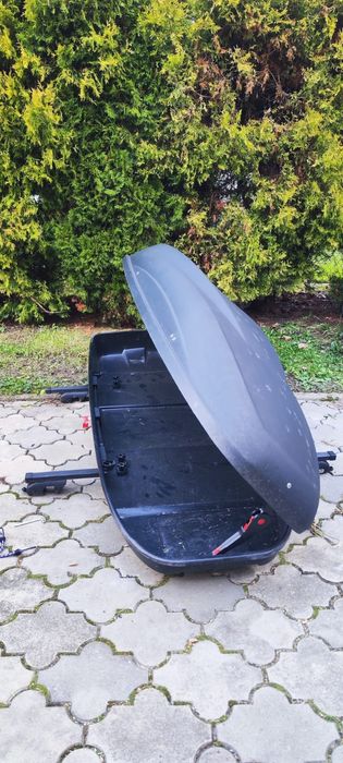 Box dachowy z bagażnikiem 480L – włoski, solidny, gotowy do drogi!