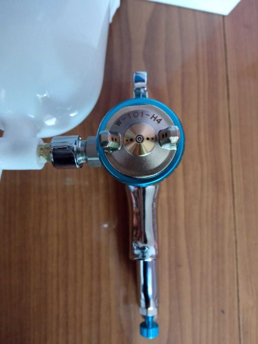 Продам краскопульт  W-101  аналог Iwata , голова Н4,дюза 1.3 мм.