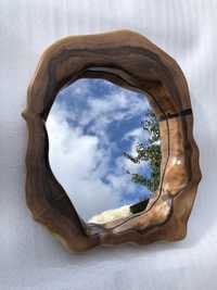 Дзеркало в дерев‘яній рамі зі слеба горіха