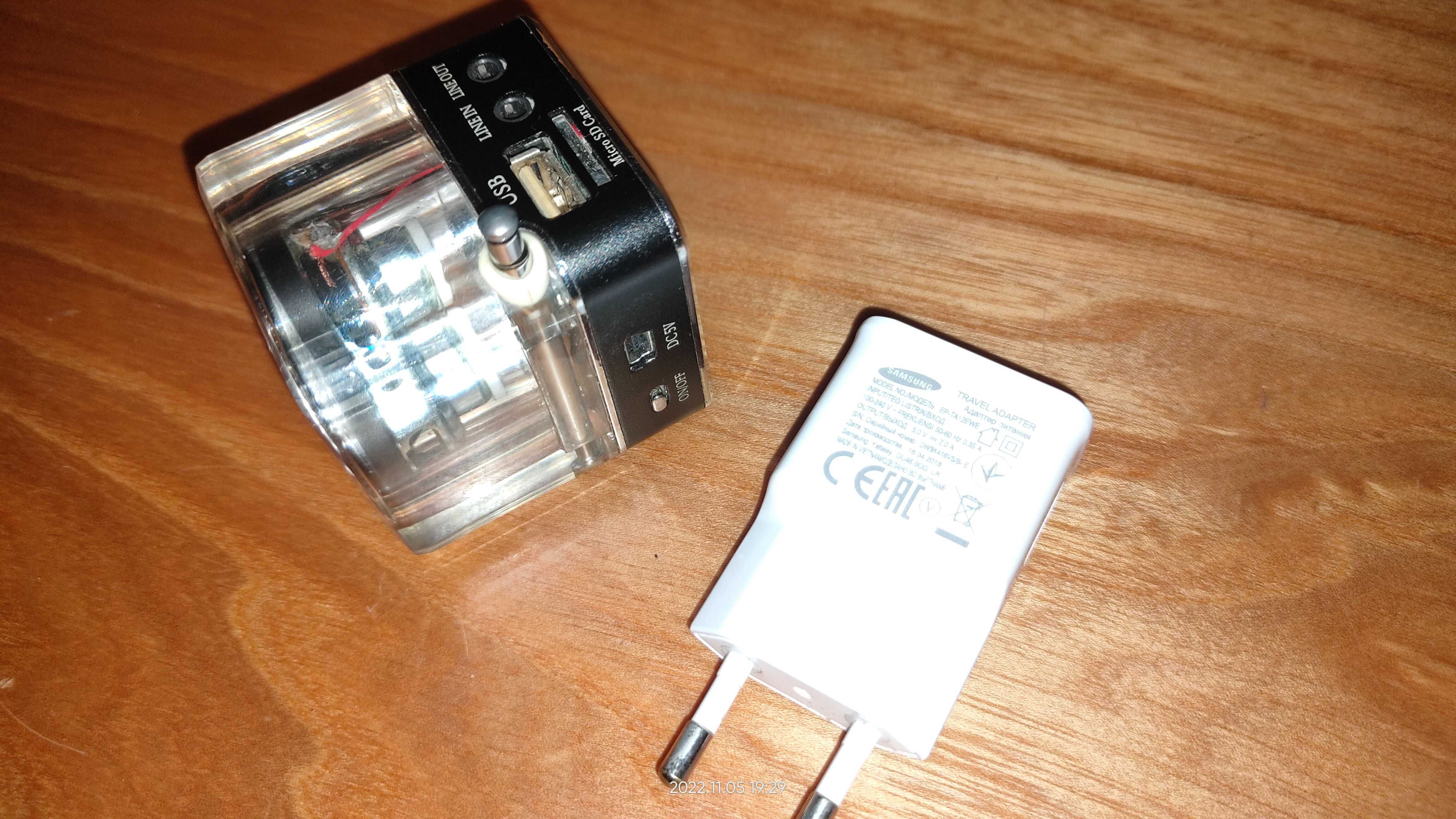 Przenośny głośniczek z radiem/USB/SD z ładowarką stan dobry