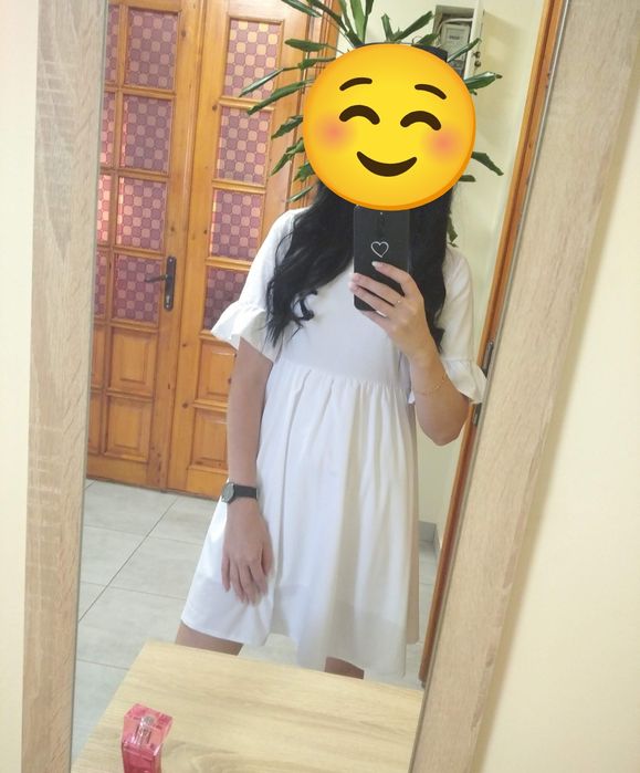 Біла легенька сукня