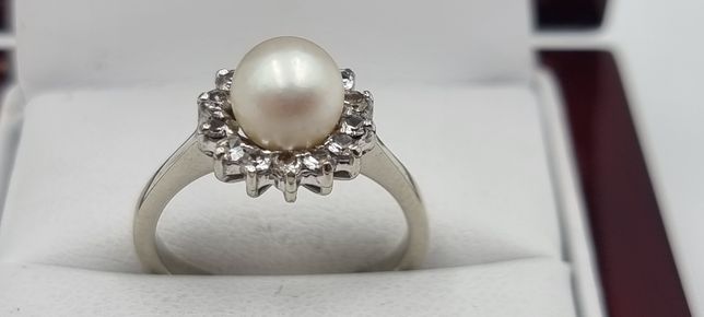 Złoty pierścionek z perłą i cyrkoniami 750 4.36 g r 17