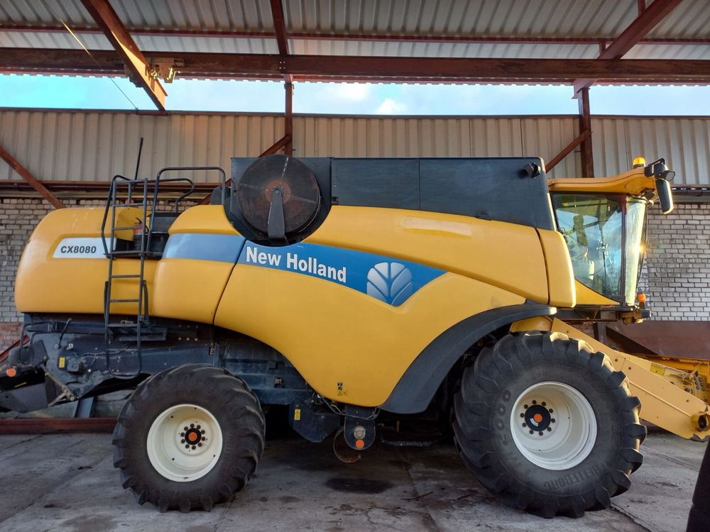 Комбайн New Holland CX8080