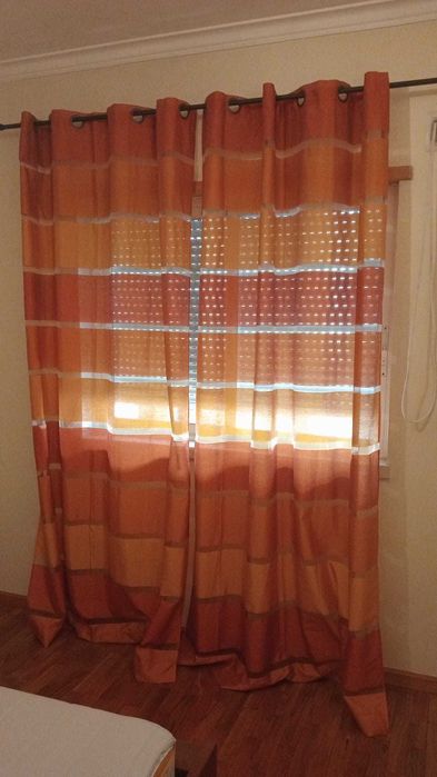 4 cortinados (em ótimo estado)