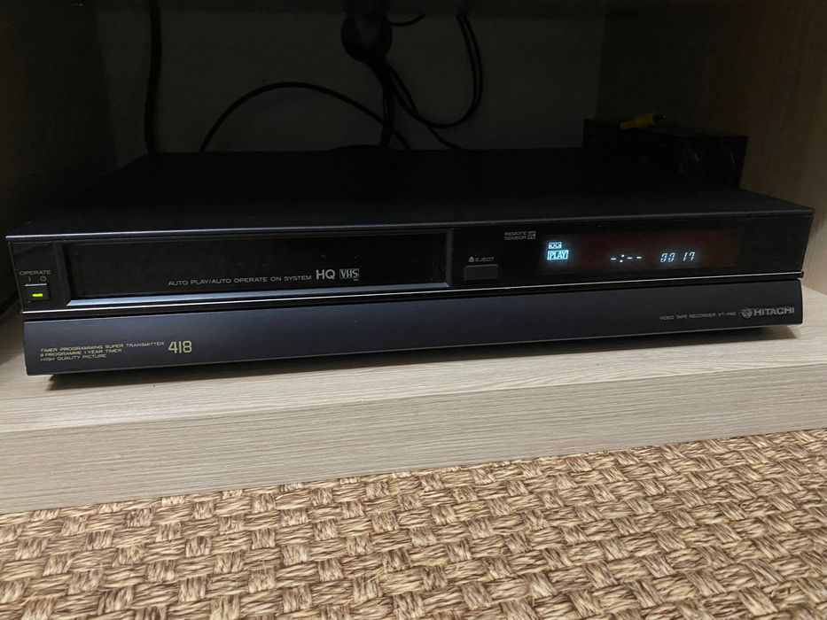 Видеомагнитофон Hitachi vt-418E SW