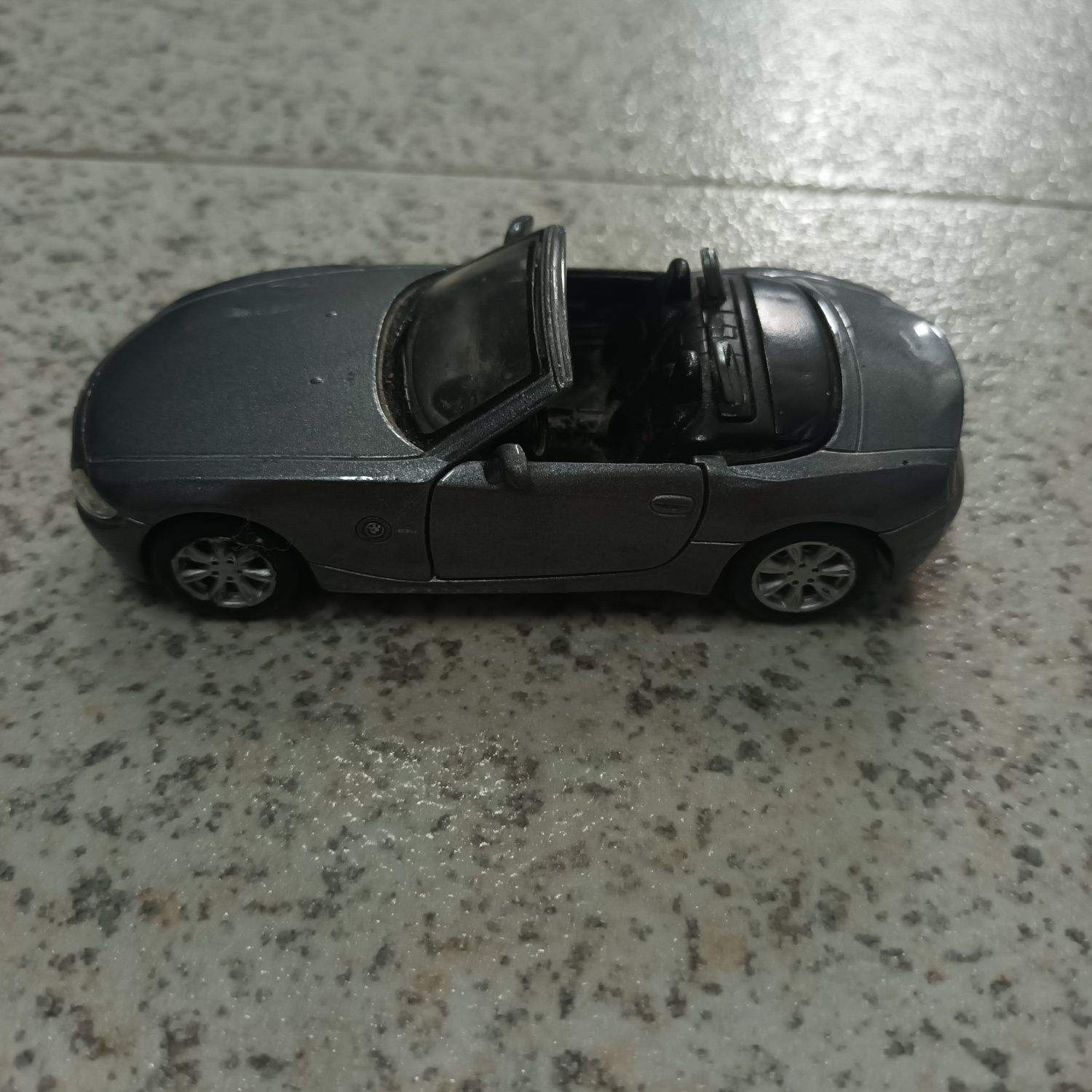 Miniatura BMW Z4 (escala 1/36)