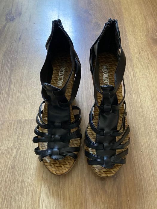 Sprzedam buty na koturnie r39 nowe