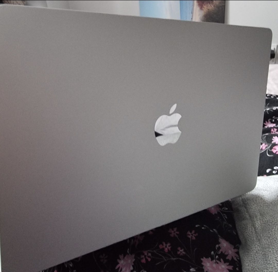 Laptop Mackbook Air M3 15" 16GB RAM ; 256GB