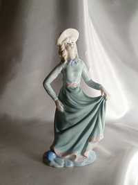 Stara figurka porcelana kobieta