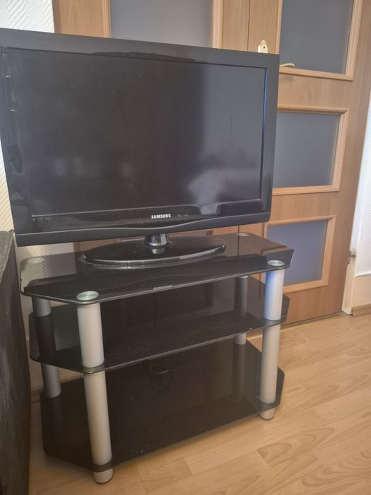 Телевизор Samsung 32" + тумба під телевизор