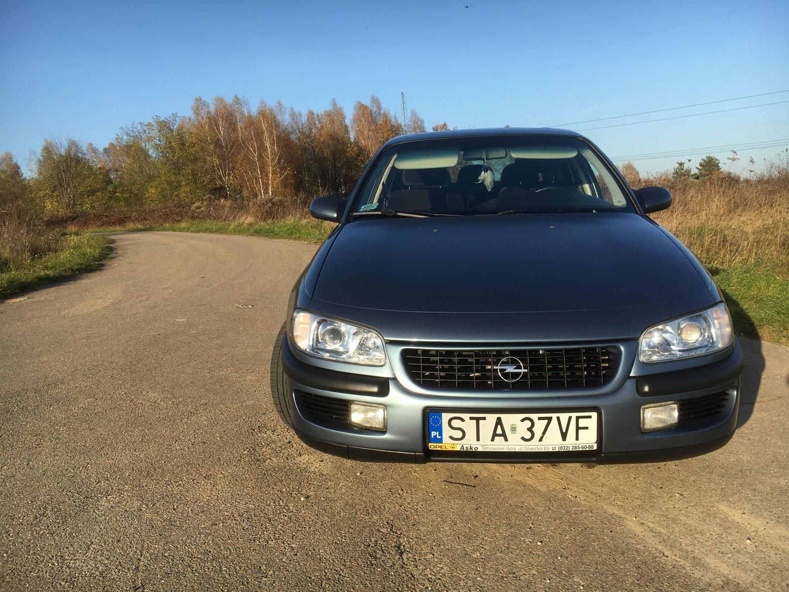 Opel Omega B sedan  2.0. 16v 136 km , 97r.