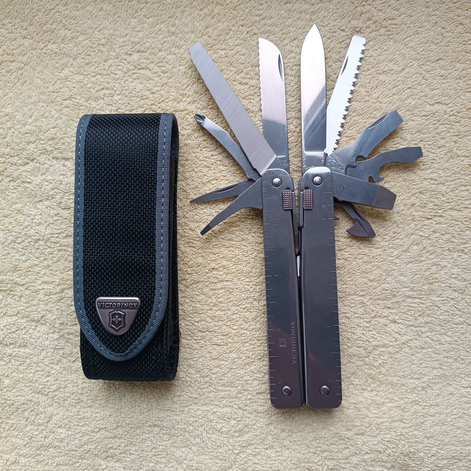 Victorinox Swiss Tool
