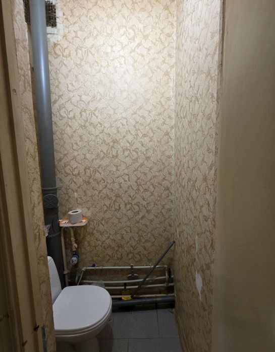 Простора дворівнева квартира з автономним опаленням
