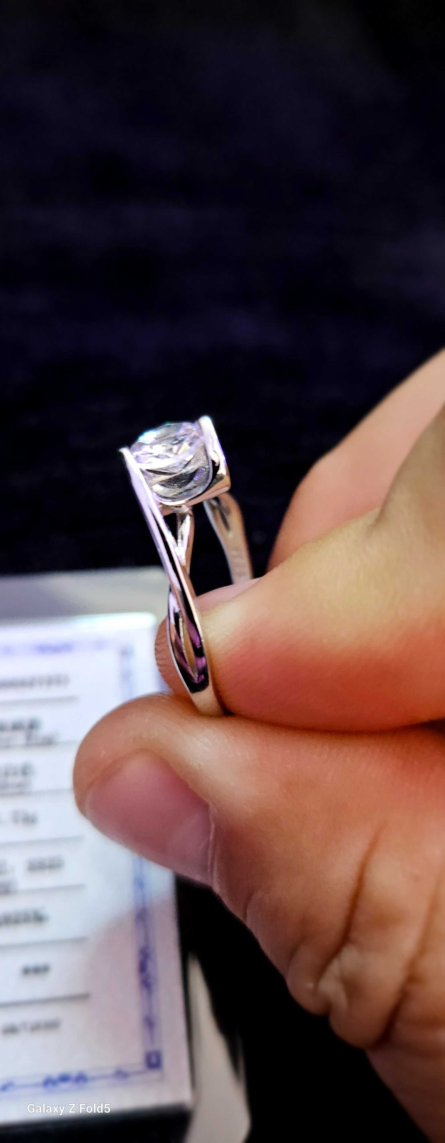 Piekny srebrny pierścionek 2,73 g próba S925  rozm.10 certyfikat