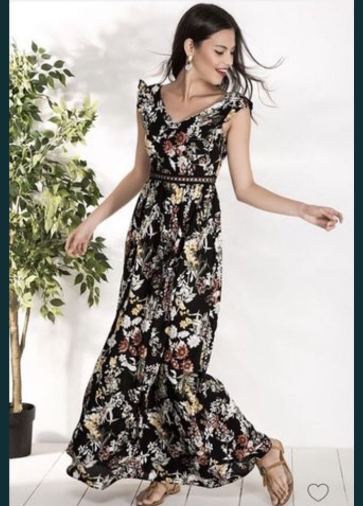 Vestido comprido preto com flores