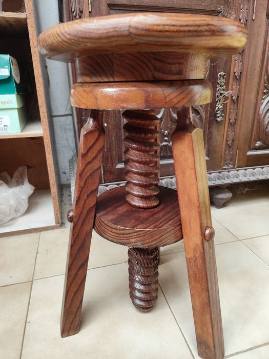 Banco de Madeira com rosca