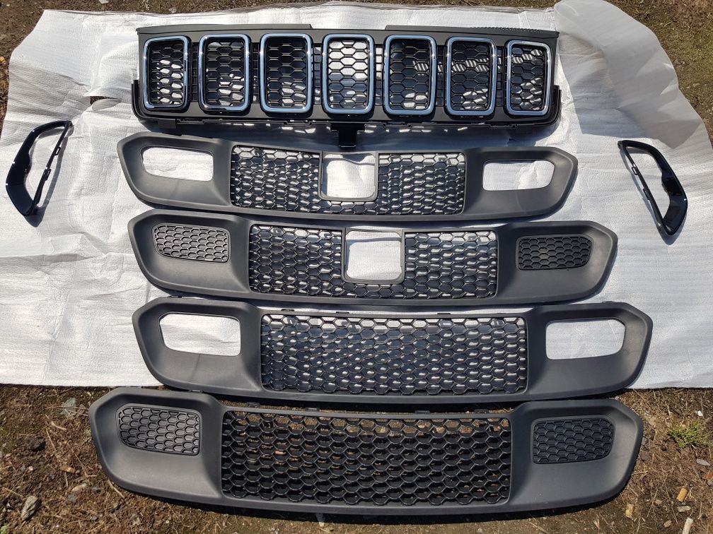 Решітка центральная нижня Jeep Grand Cherokee 17-