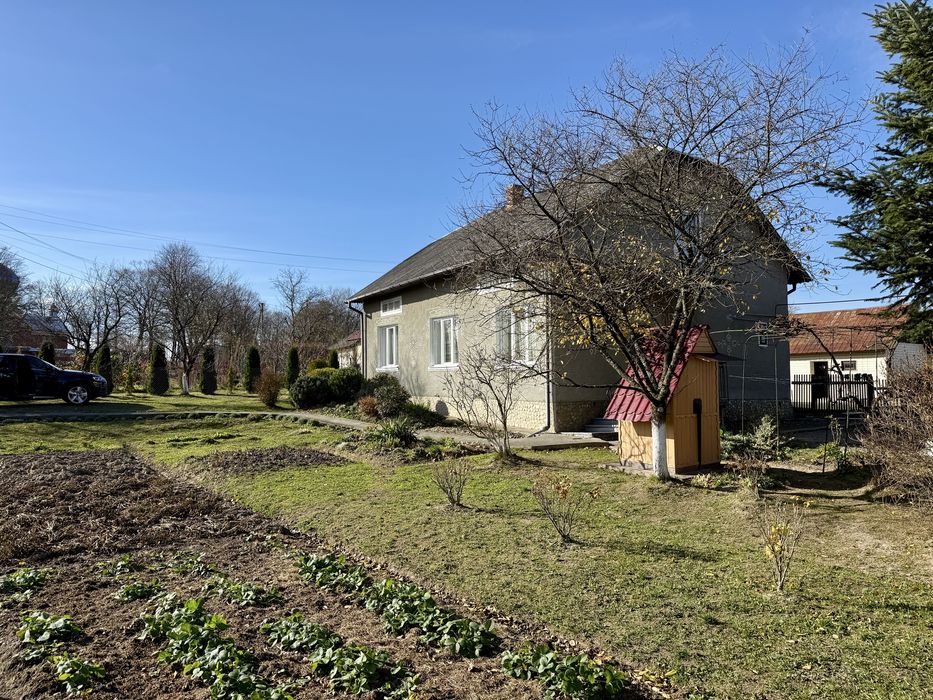 Продам будинок з великою територією