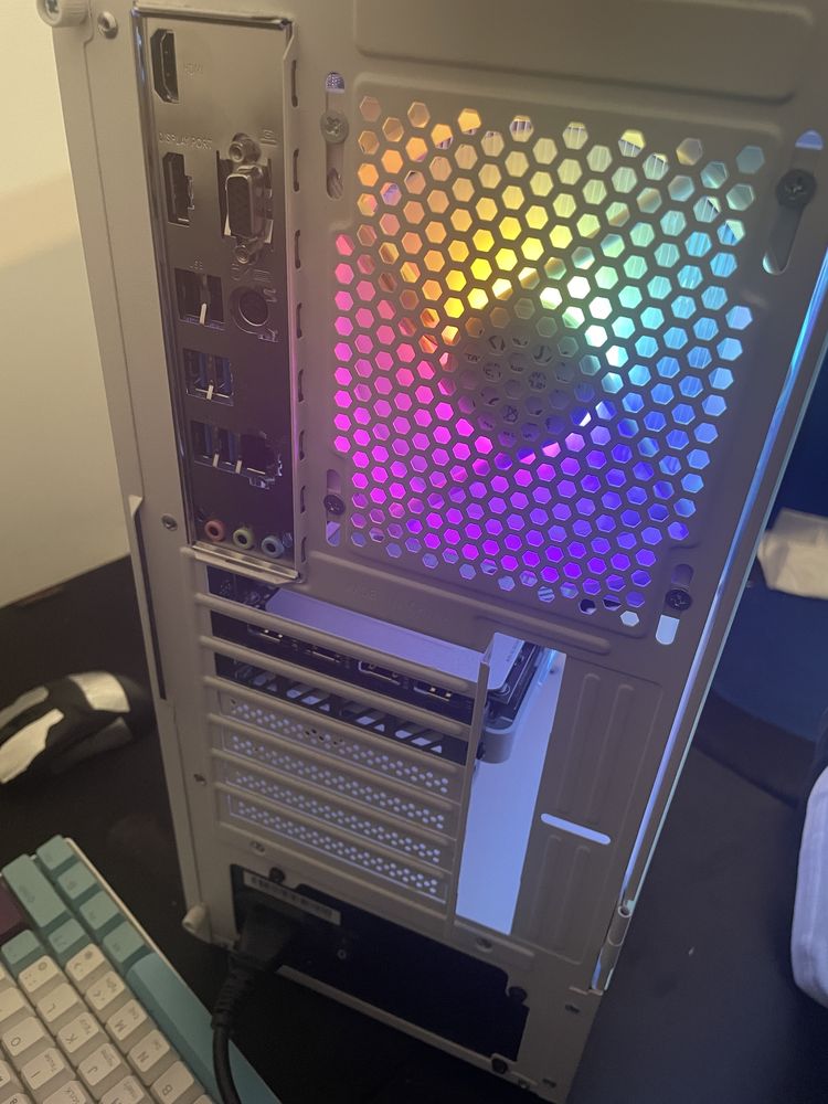 Komputer gamingowy rtx 4060 ryzen 5 5600 krux vako