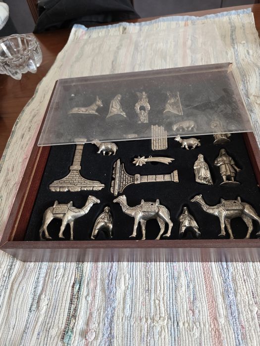 Mini presépio em metal