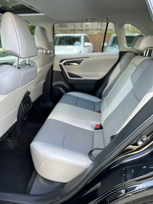 Toyota RAV4      2020
