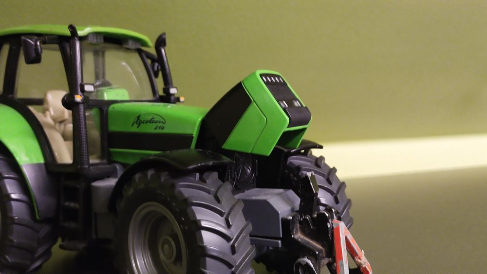 Siku traktor Deutz Fahr 1 32