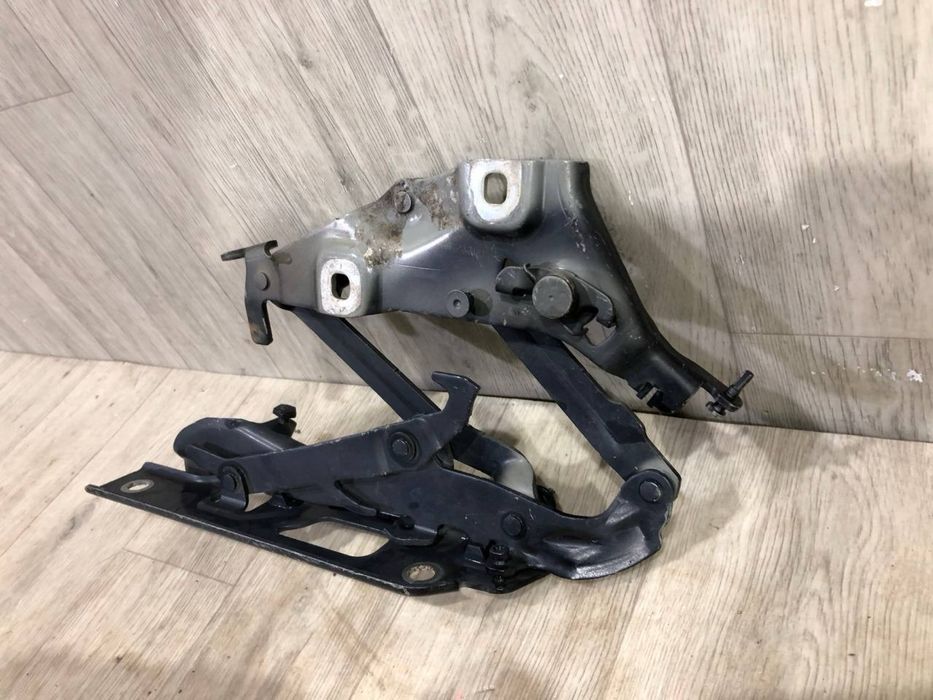 Петля капота левая Audi A6 C7 (2014-2018 г.) кріплення капоту