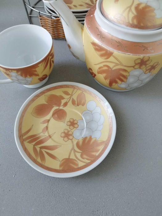 Чайный сервиз на металлической подставке на 5 персон